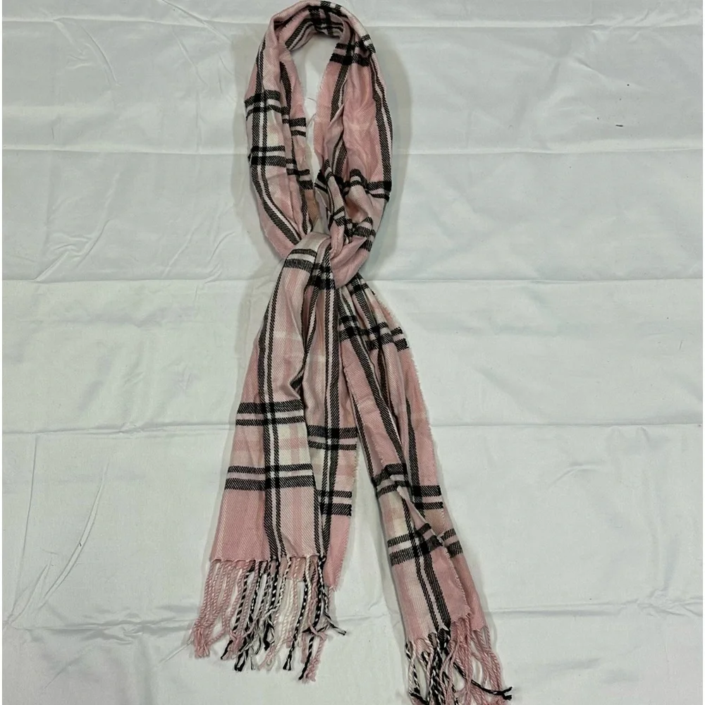 Croft and Barrow Plaid Scarf With Fringe 100% Acrylic Ladies Size O/S Like New